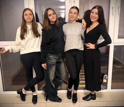 TO - step - zleva - Nela Šitinová, Michaela Špilková, Laura Chvojková, Karolína Dostálová